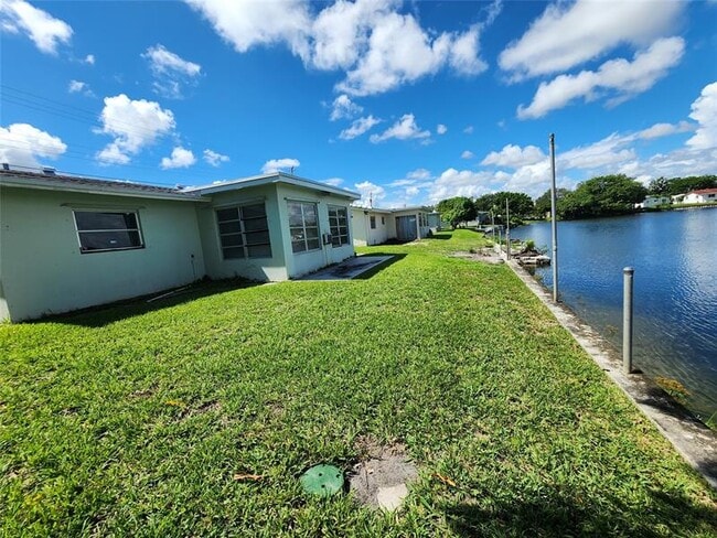 Foto del edificio - 2409 NW 51st St