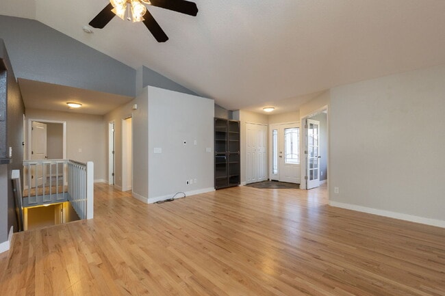 Building Photo - Desirable 3bdrm/3 bath in NW Longmont!