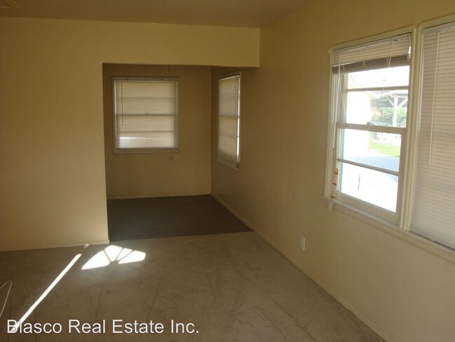 Building Photo - 441 W McKinley Ave
