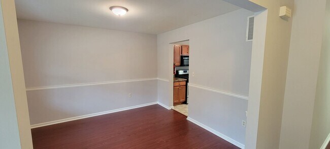 Foto del edificio - Updated 3-Bedroom Townhome in Wilton's Cor...