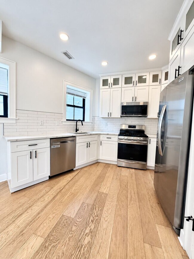 Foto del edificio - Rooftop Deck Living in Fishtown — Spacious 3-Bed, 2-Bath Home for Rent
