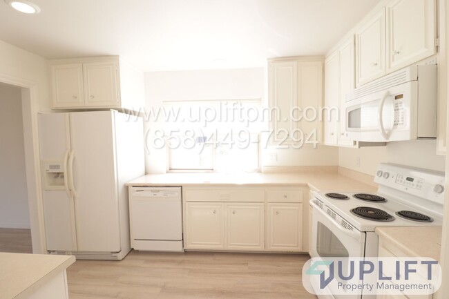 Foto del edificio - 2 BED 2 BATH CONDO WITH BONUS ROOM IN THE ...