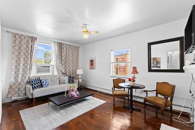 Building Photo - 854 N High St