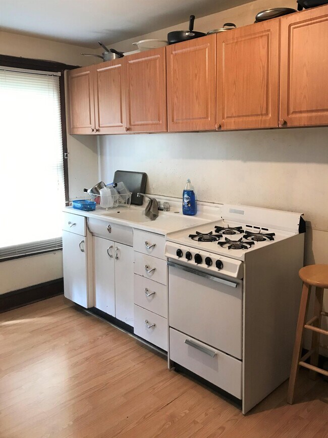 2025 Sherman Ave Unit 25, Madison, WI 53704 Room for Rent in Madison