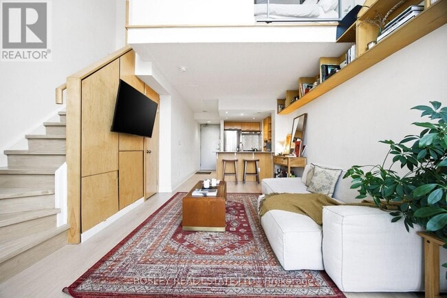 Building Photo - 255 Richmond St E