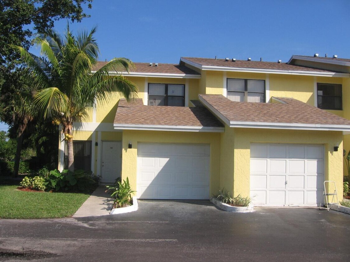 663 Dover St, Boca Raton, FL 33487 Condo for Rent in Boca Raton, FL