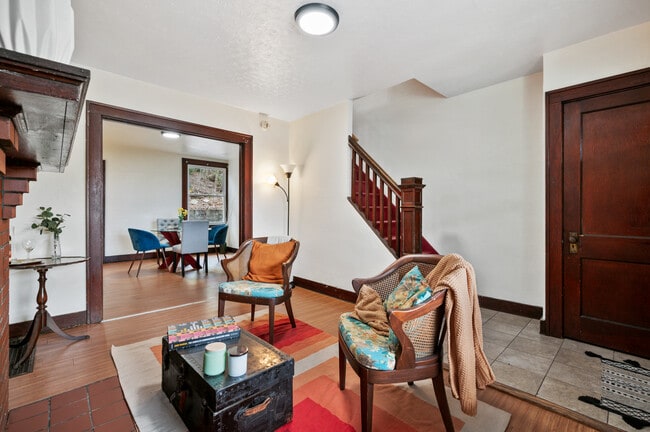 Foto del edificio - 2241 1/2 Hawthorne Ave