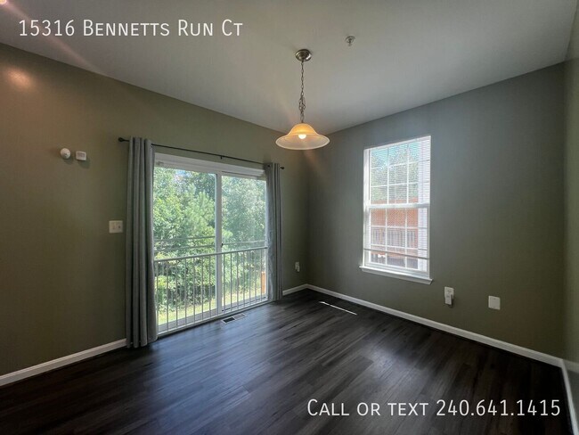 Foto del edificio - 15316 Bennetts Run Ct