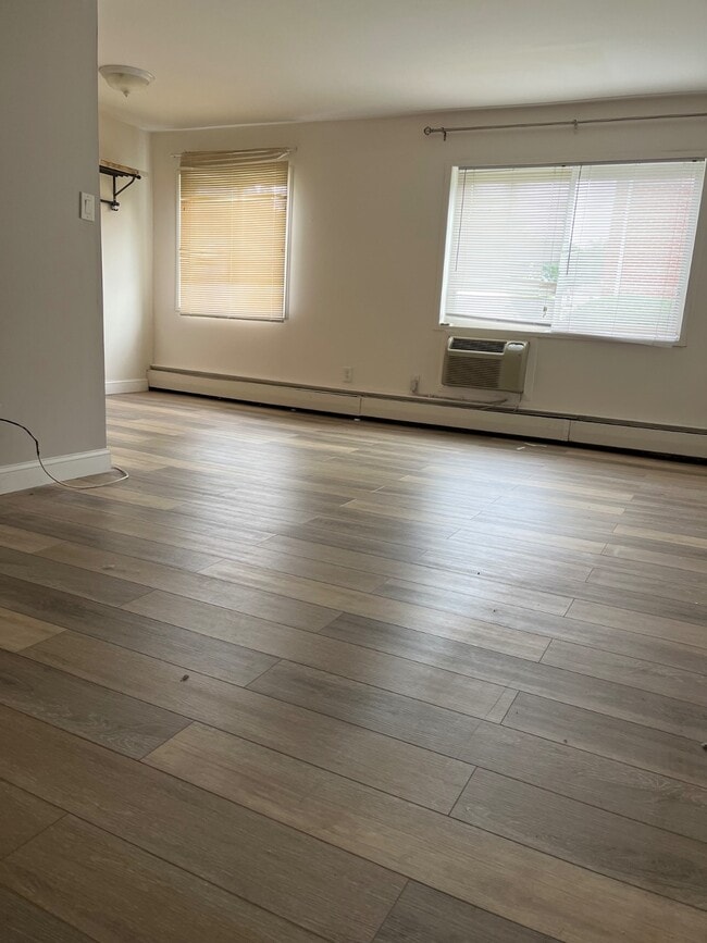 Building Photo - 1302 Rockland Ave