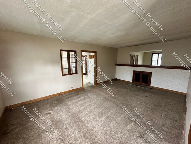 Building Photo - NW Side 3 Bedroom with off-street Parking