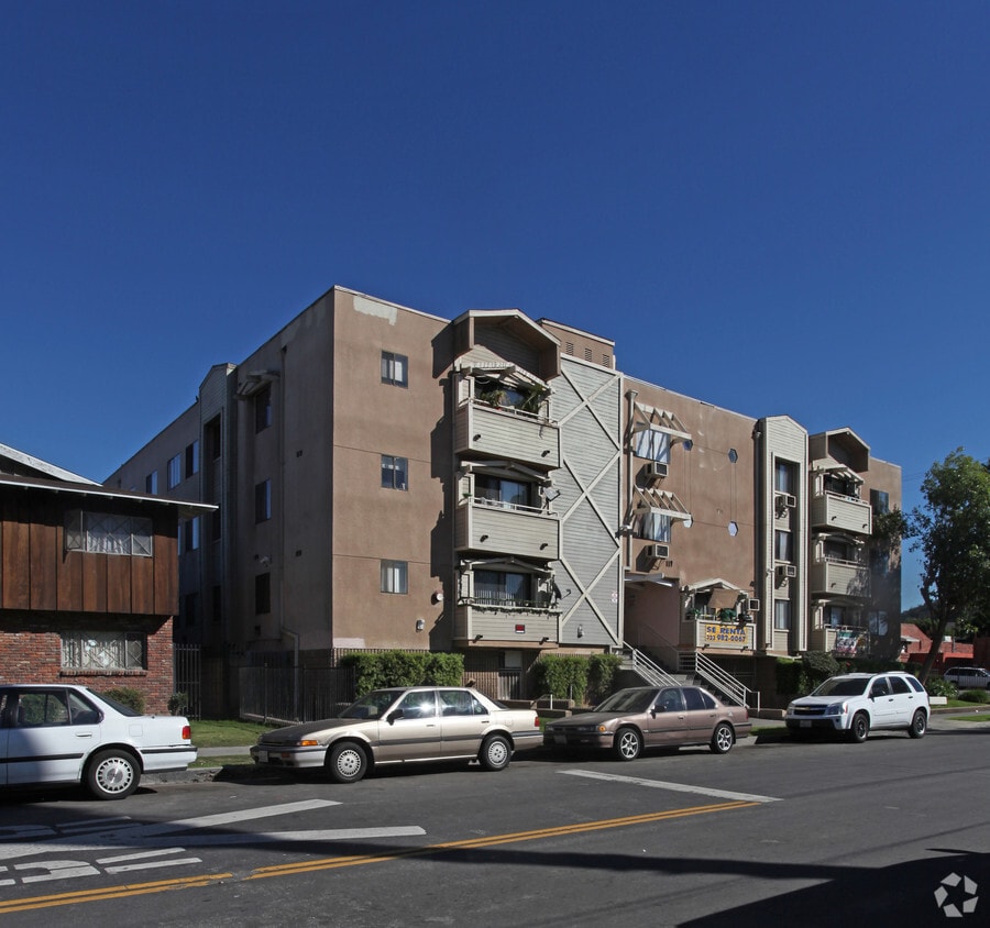 Primary Photo - Ave 51 Apartments