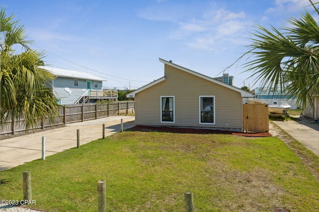 Building Photo - 7001 Sunset Ave