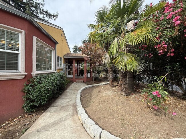 Foto del edificio - 1203 Stony Point Rd