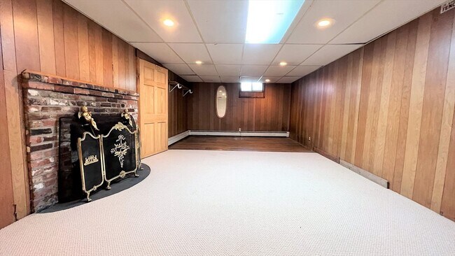 Building Photo - 156 Squanto Rd