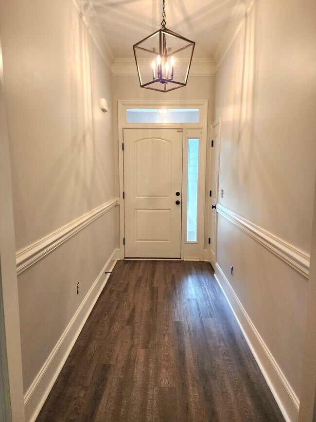 Building Photo - 4 Bedroom Ranch in Willow Oak Village
