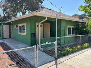 Building Photo - 807 G St