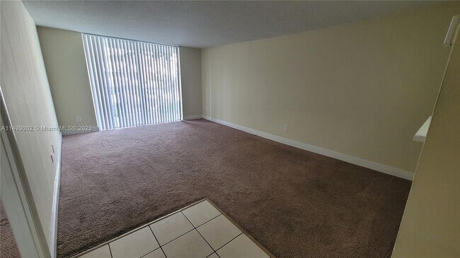 Foto del edificio - 494 NW 165th Street Rd