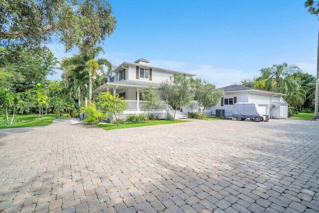 Building Photo - 6402 SW 185th Way