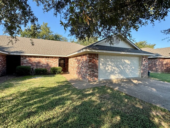 Building Photo - Duplex