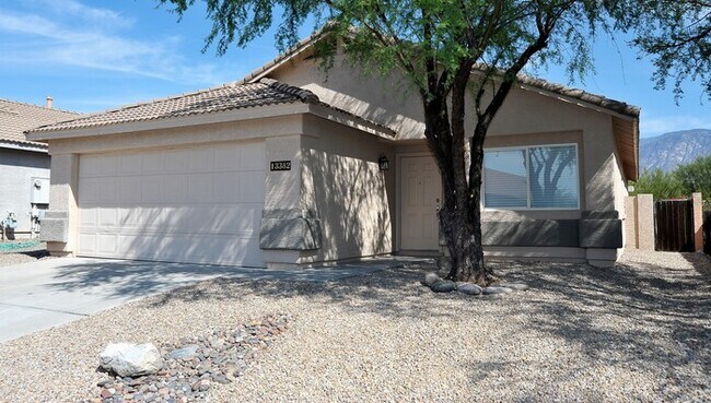 Foto del edificio - All tile 4 bedroom home in Oro Valley!