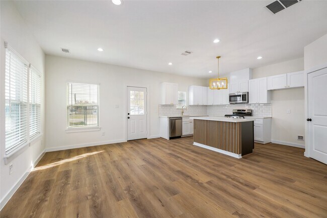 Foto del edificio - 6417 Eastland St