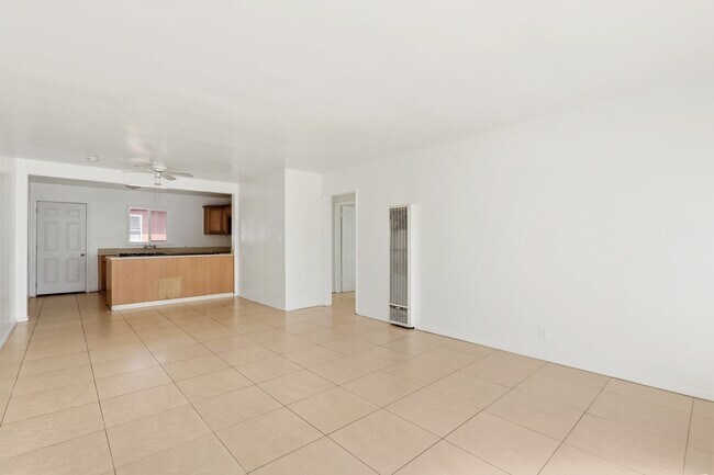 Foto del edificio - 1405 S Broadway