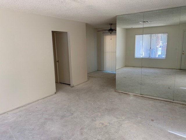 Building Photo - 2 bedroom townhouse Nellis/Charleston 1425/mo