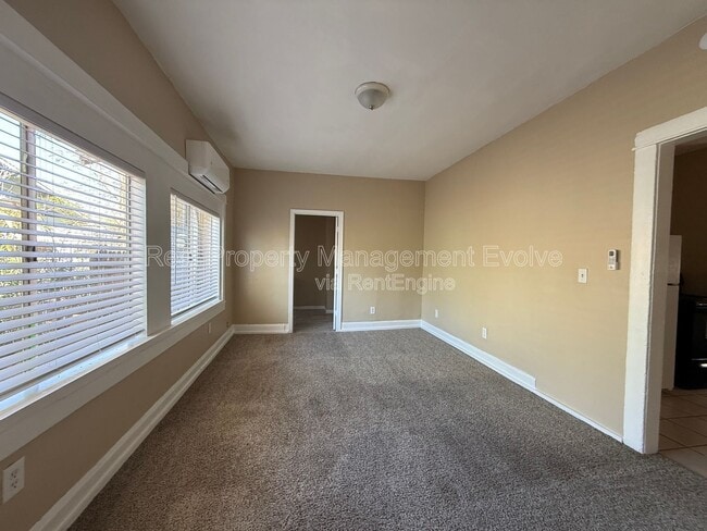 Foto del edificio - 1437 E Polk St