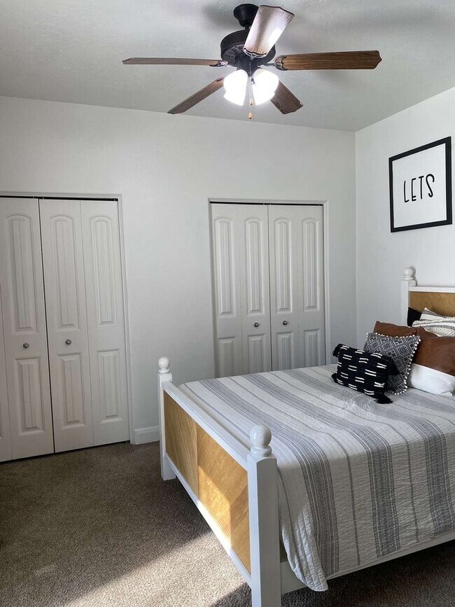 Building Photo - REDUCED PRICE!! INTERNET INCLUDED!! 3 Bedr...