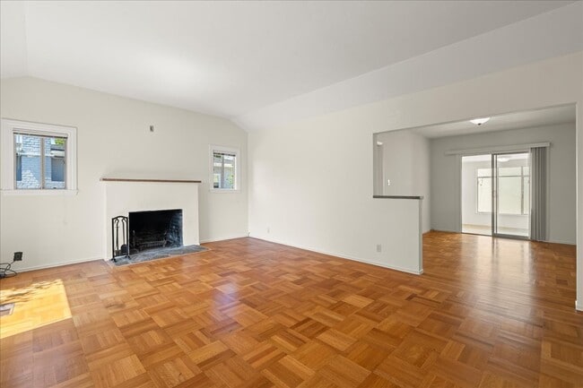 Building Photo - 1017 10th Ave