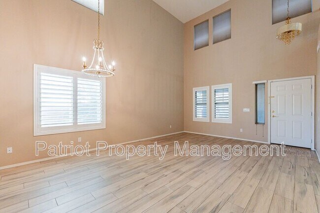 Foto del edificio - 3561 E Mead Dr