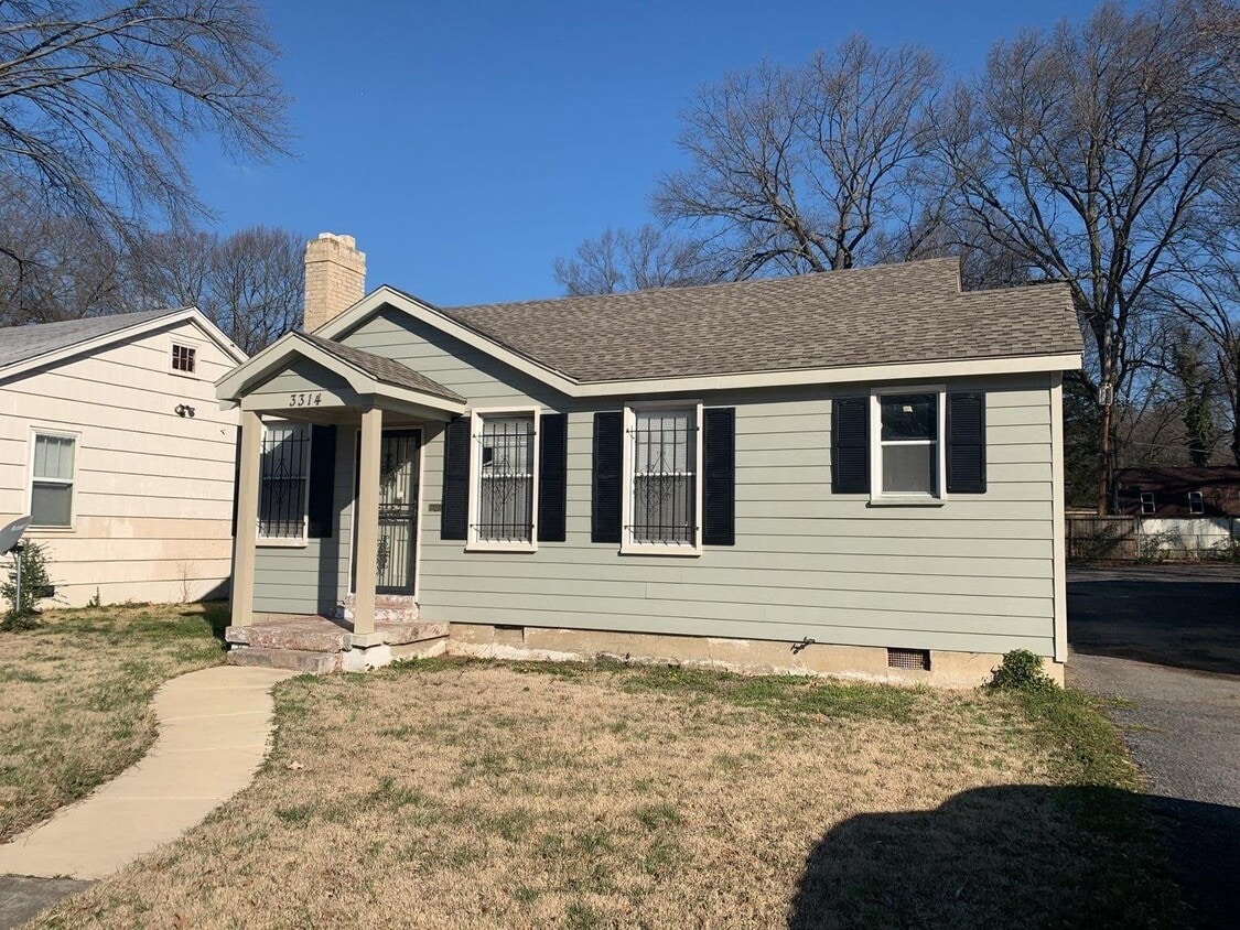 Primary Photo - Large 4 bedroom home in the U of M Area! A...