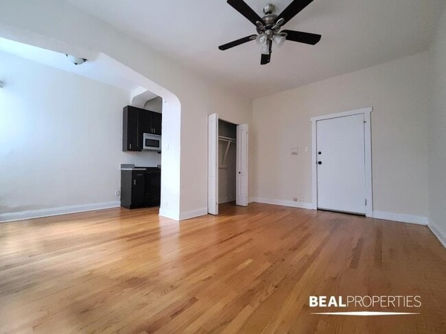 Foto del edificio - 0 bedroom in CHICAGO IL 60640