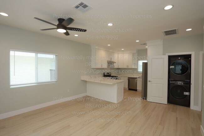 Foto del edificio - 9565 Mansor Ave