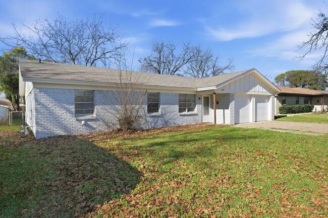Building Photo - 2721 Ash Park Dr
