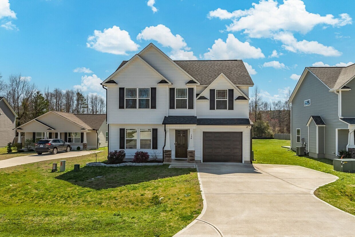 Primary Photo - Gorgeous and Quiet 3Bed/2.5 Bath in Benson NC