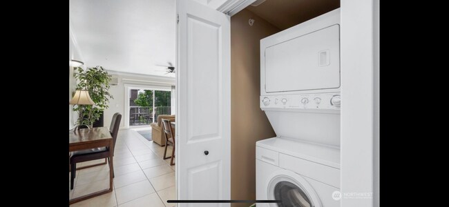 Foto del edificio - 23772 Crescent Bay Dr NW