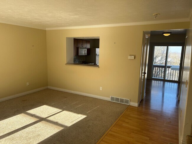 Building Photo - Great 2 Bed 2.5 Bath Draper Bench Condo