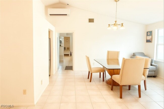 Building Photo - 1925 Gardner Ave