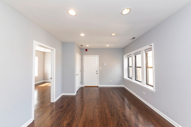 Building Photo - 1010 S 1st Ave