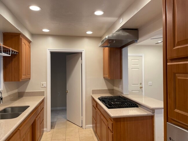 Building Photo - 38 E Shasta St