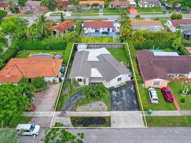 Foto del edificio - 1430 SW 102nd Ct