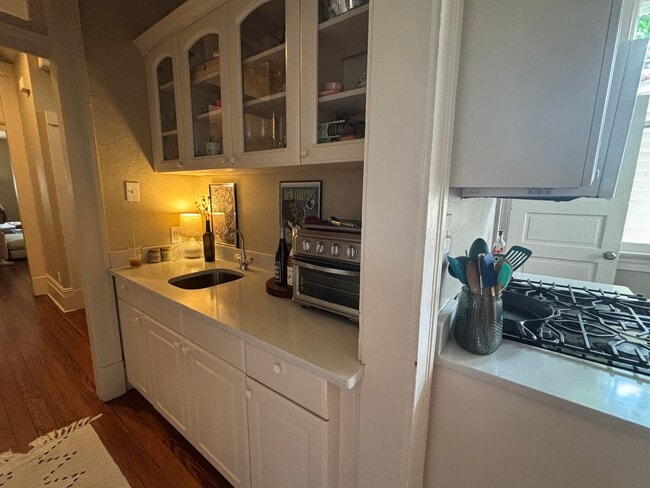 Butlers Pantry - 3908 Camp St