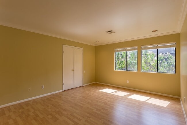 Foto del edificio - 2349 Albans Rd