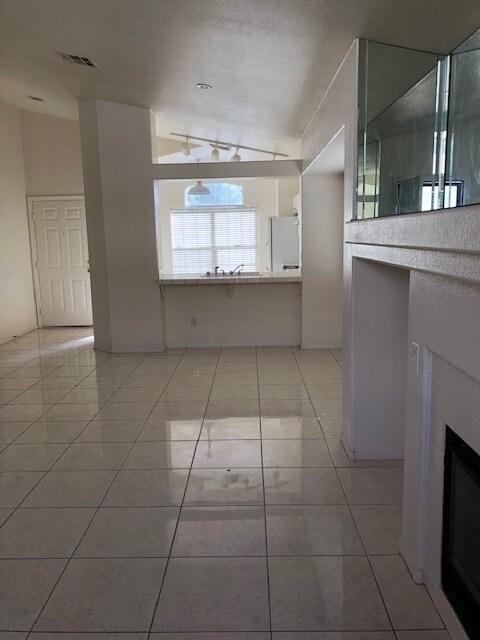Foto del edificio - MUST SEE ONE STORY HOME!