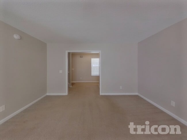 Building Photo - 500 Gingerbread Ct S