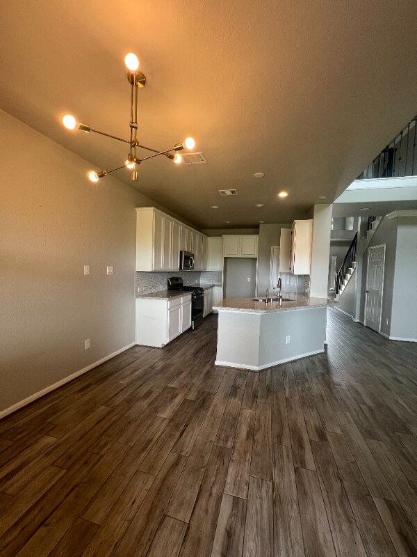 Building Photo - 2107 Llerena Ln