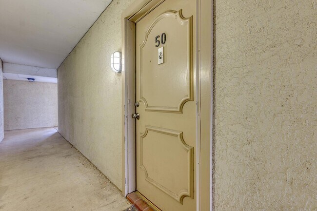 Foto del edificio - 910 Duncan Ln