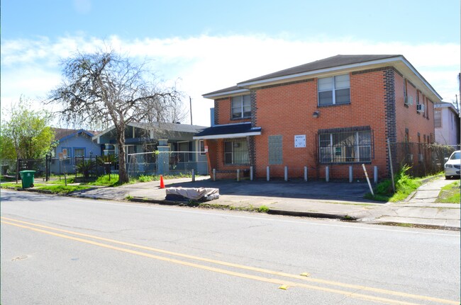 Building Photo - 4720 Polk St