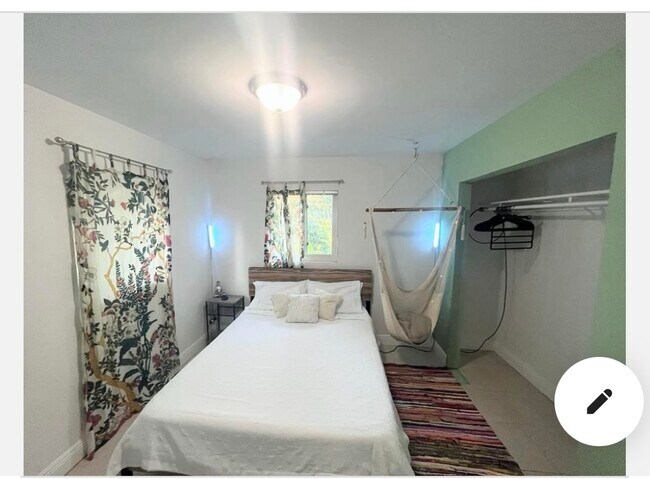 2nd bedroom - 100 NW 32nd Ave